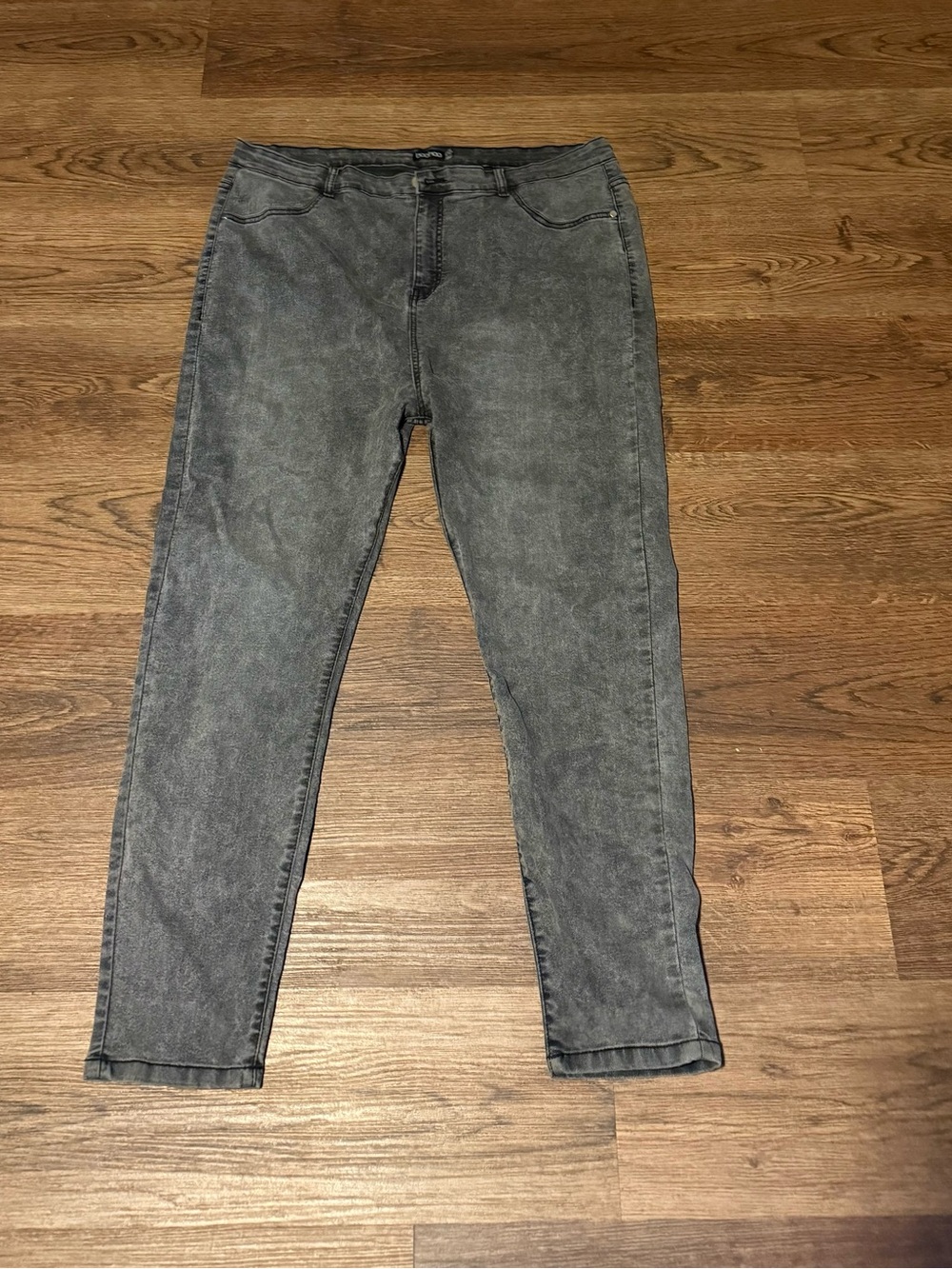 Boohoo Women’s Gray Acid-Wash Skinny Jeans